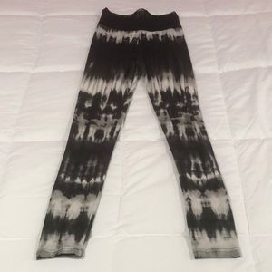 Cute booty lounge tie dye black white medium m